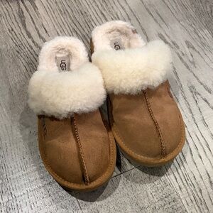 UGG Kids Chestnut Suede Sheepskin Slipper - size 3